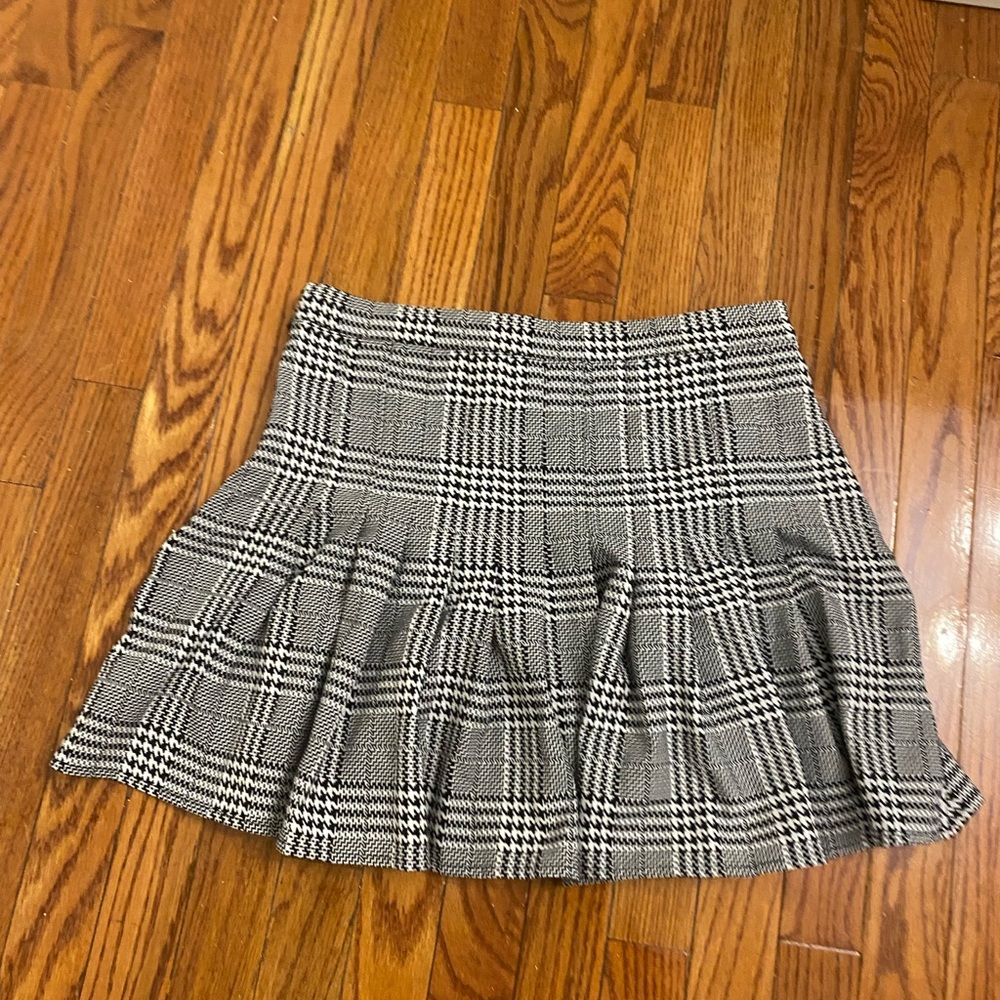 Forever 21 White Plaid mini skirt